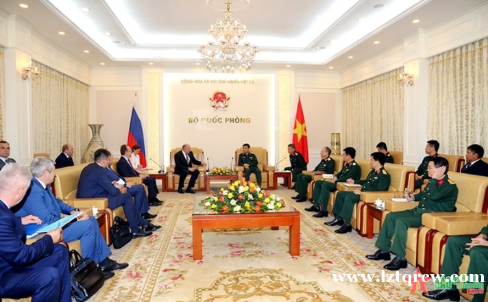 越南国防部长潘文江大将会见俄罗斯紧急情况部部长