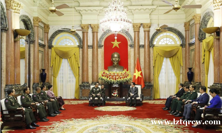 越南国家主席武文赏会见柬埔寨副首相兼国防大臣迪西哈