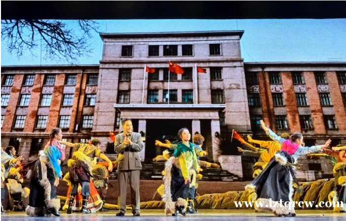 中国原子城首部红色题材话剧《金银滩》在青海西宁首映