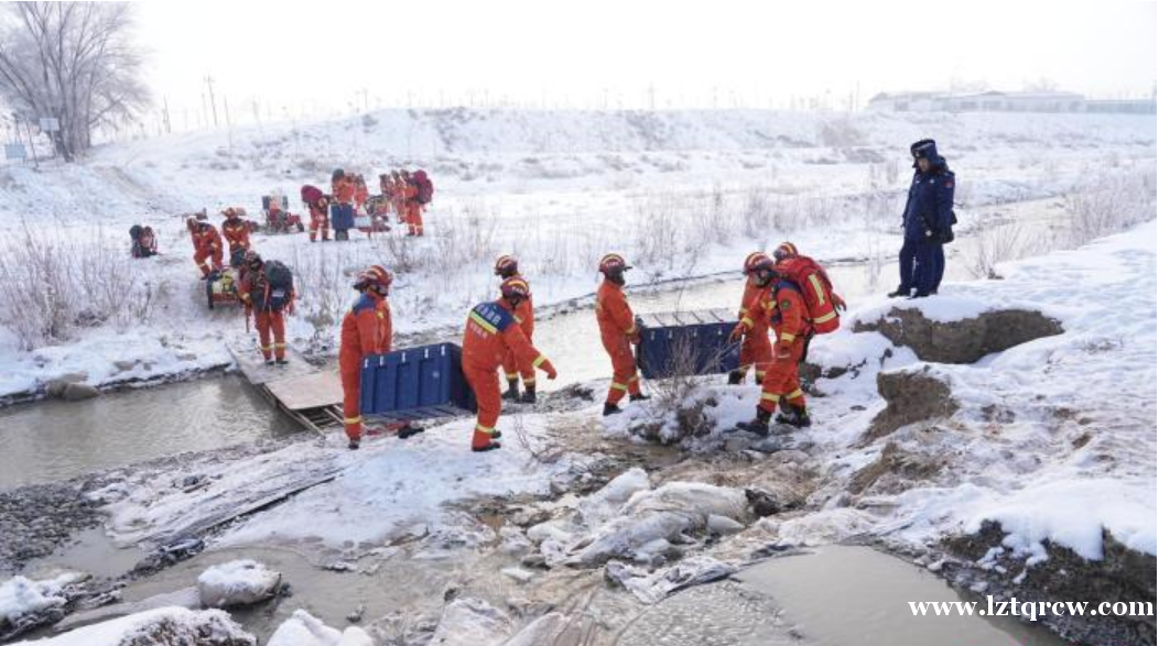 新疆昌吉消防开展48小时地震救援实战训练 夜间-16℃低温增添难度
